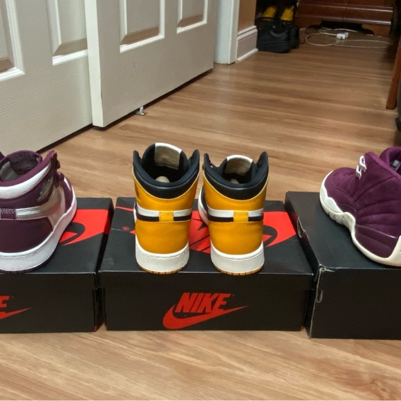 Air Jordan Retro 1 And 12 Women’s Sneaker Bundle Sizes 6.5 - Picture 3 of 16